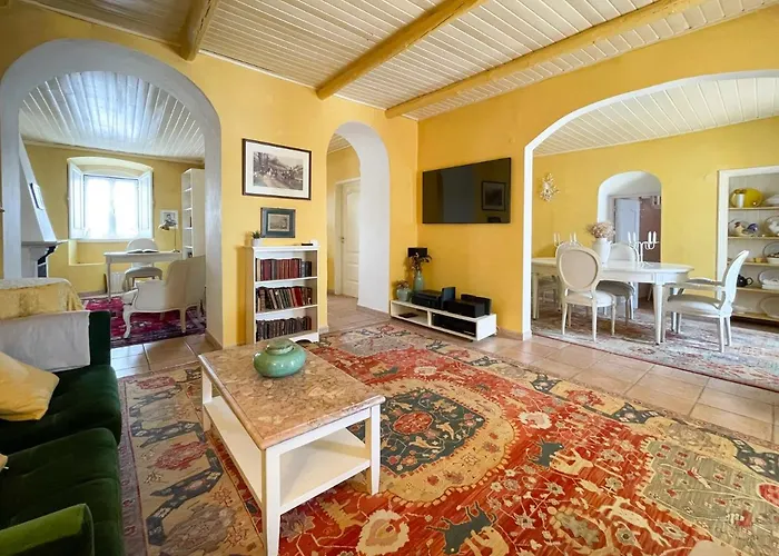 Charming Countryside Home With Fireplace & Patio