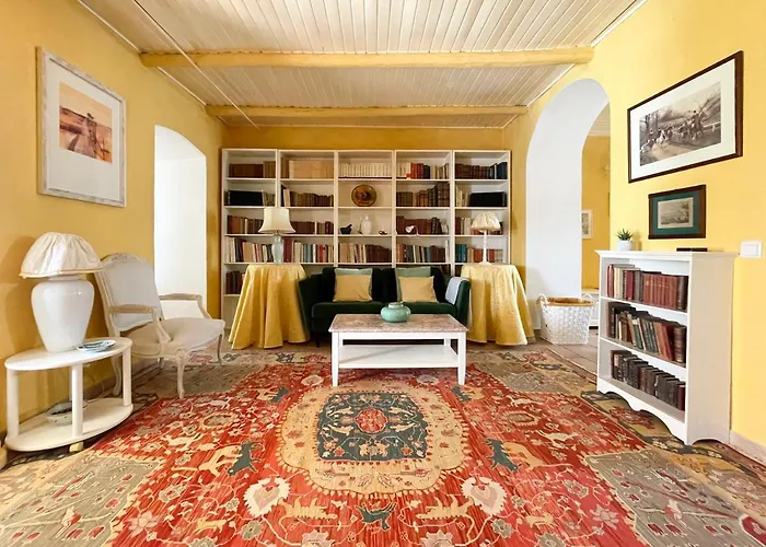 Charming Countryside Home With Fireplace & Patio