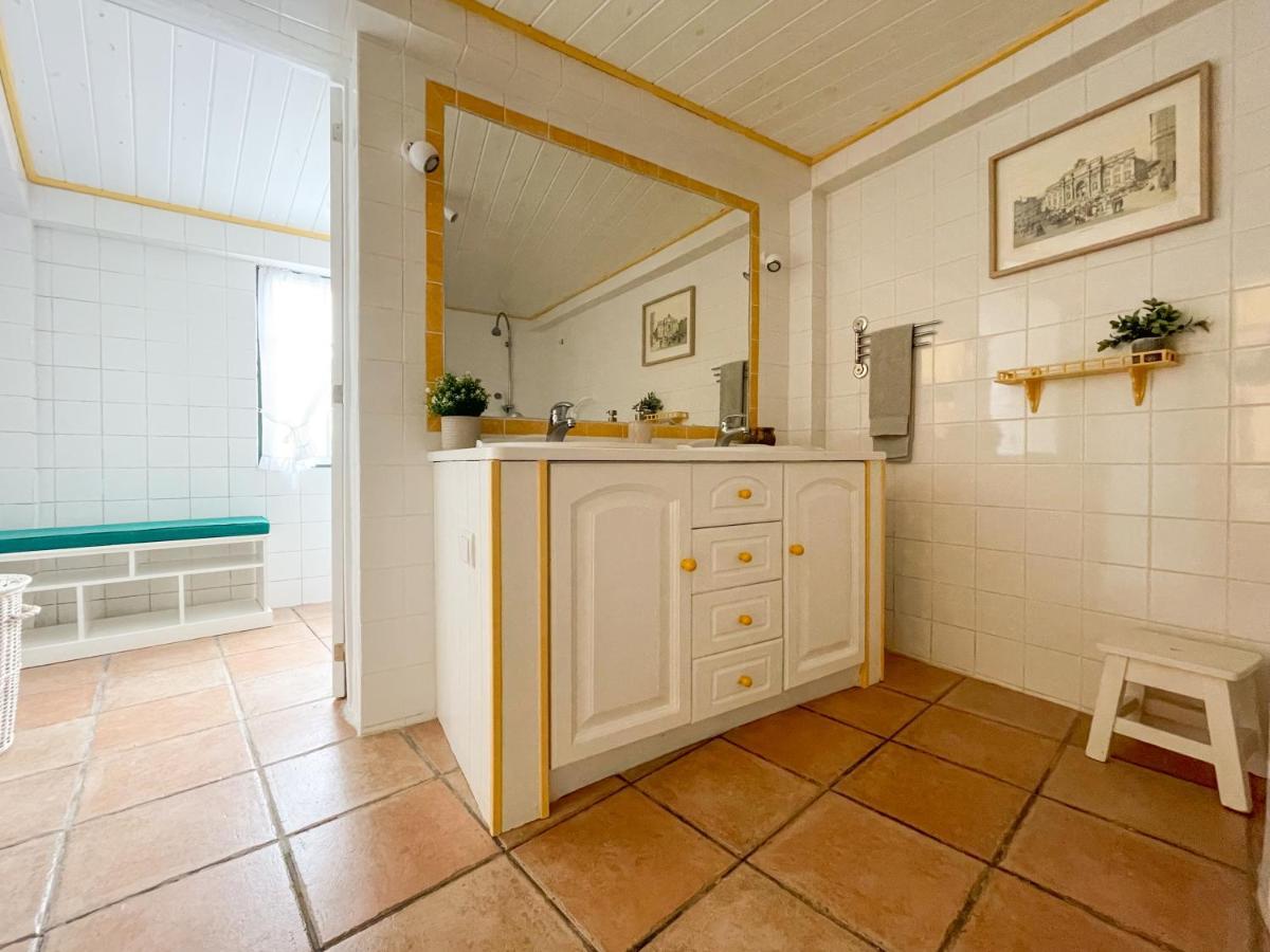 Charming Countryside With Fireplace & Patio *