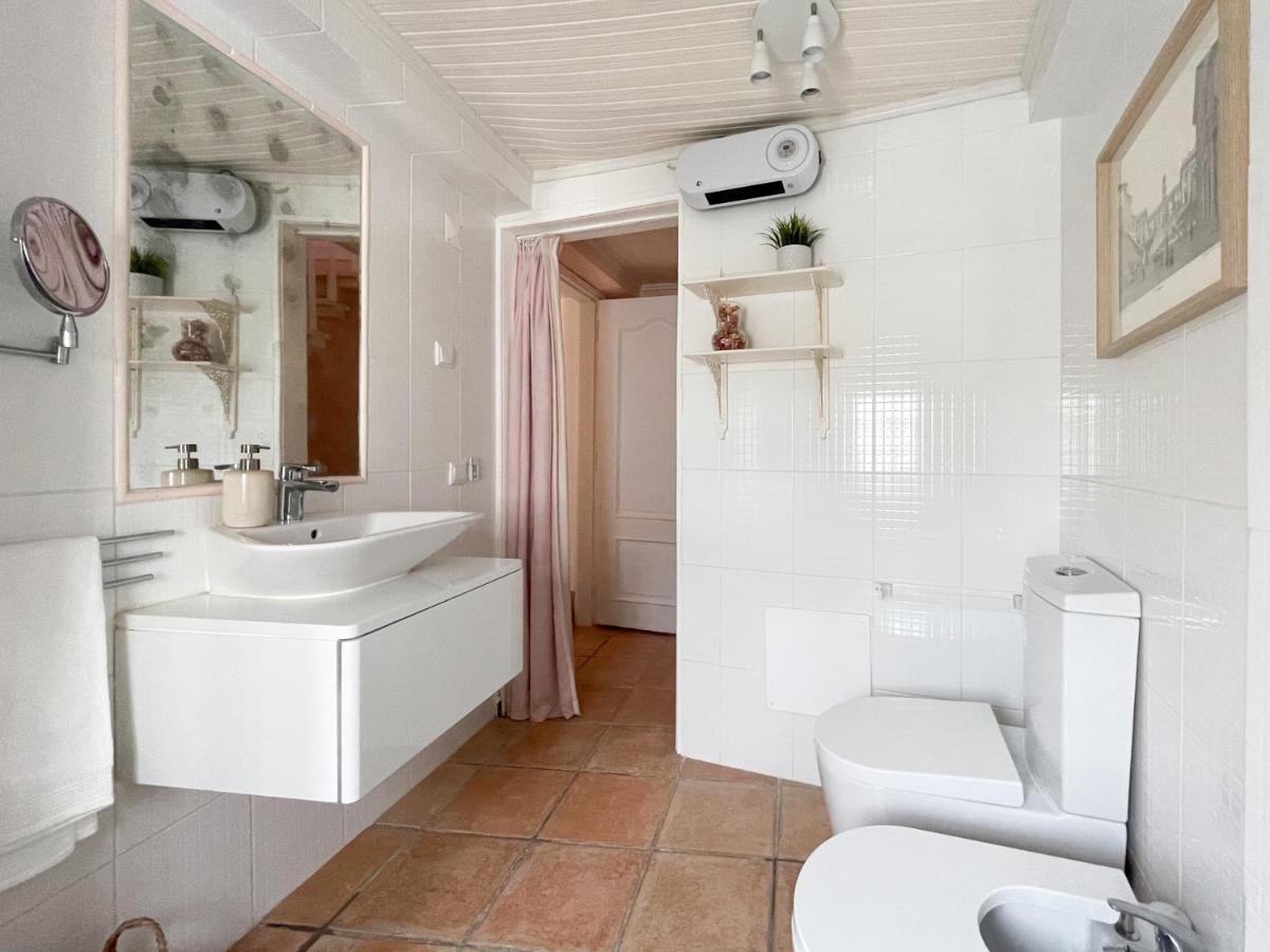 Charming Countryside With Fireplace & Patio Villa *